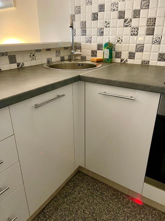 Ferienwohnung Decor 2 Metro Fast Wifi 55'Tv Netflix Hbo Cozy Warschau Exterior foto