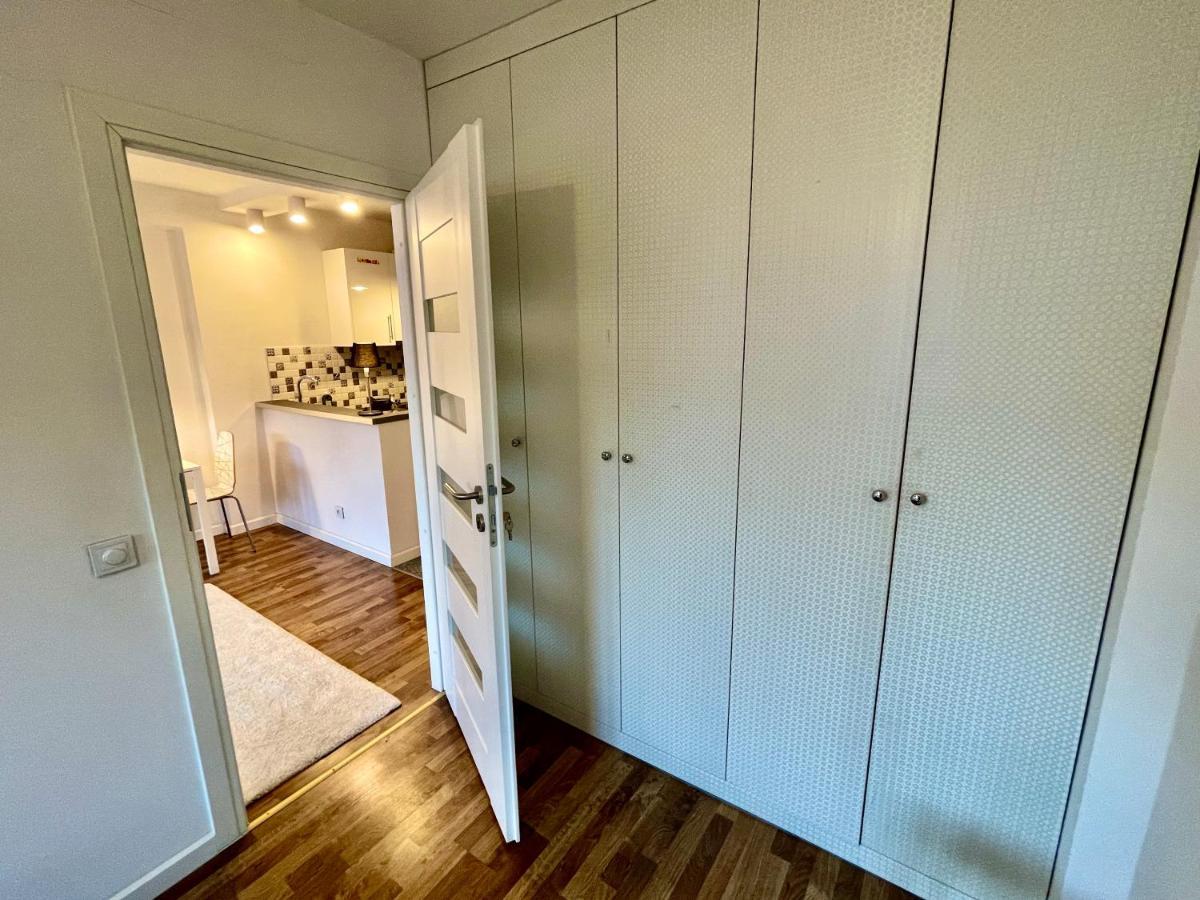 Ferienwohnung Decor 2 Metro Fast Wifi 55'Tv Netflix Hbo Cozy Warschau Exterior foto