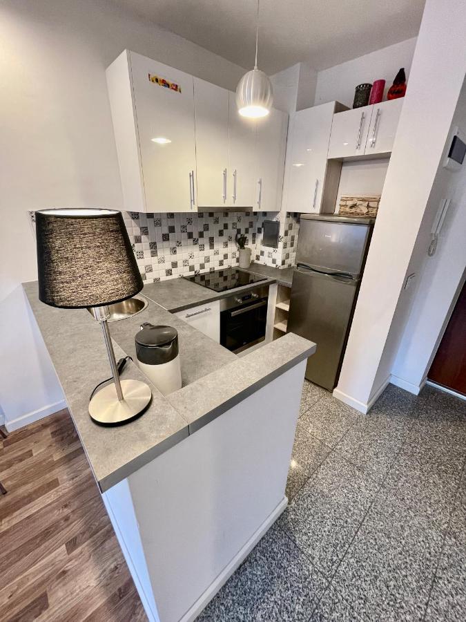 Ferienwohnung Decor 2 Metro Fast Wifi 55'Tv Netflix Hbo Cozy Warschau Exterior foto